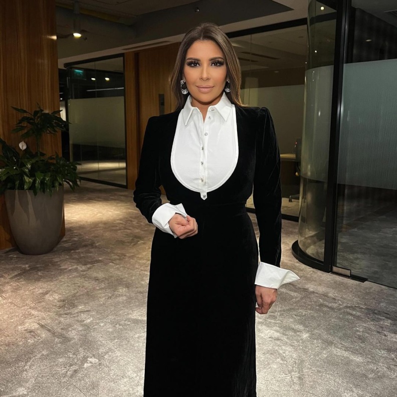 إطلالات النجمات بالأبيض والأسود بلمسة كلاسيكية تناسب مختلف المناسبات