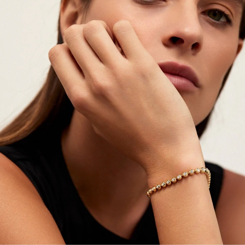 لماذا عليك ضم أساور التنس إلى مجموعة مجوهراتِك؟