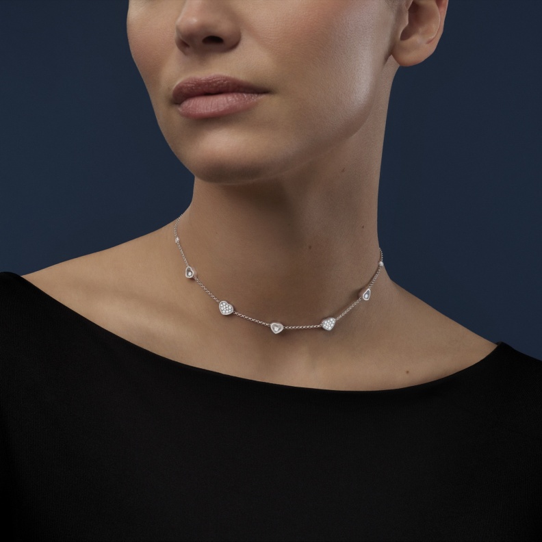 طوق My Happy Hearts من دار شوبارد: إصدار خاص بدولة الإمارات العربية المتحدة