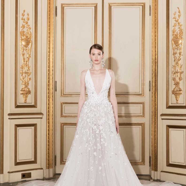 فستان زفاف بقبة V تصميم دار جورج حبيقة