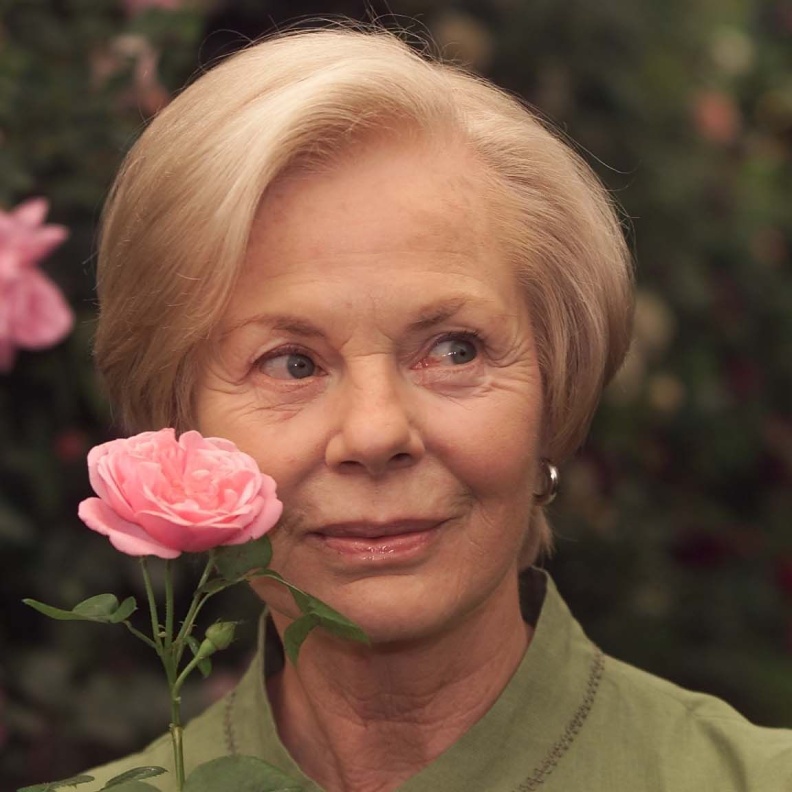 كاثرين دوقة كينت الأنيقة المتواضعة تحتفل بعيد ميلادها الحادي والتسعين