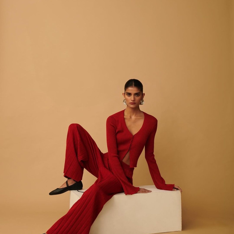 من تصاميم أسبوع الموضة في باريس لعلامة Yasmina Q من تصوير Zach Clapham