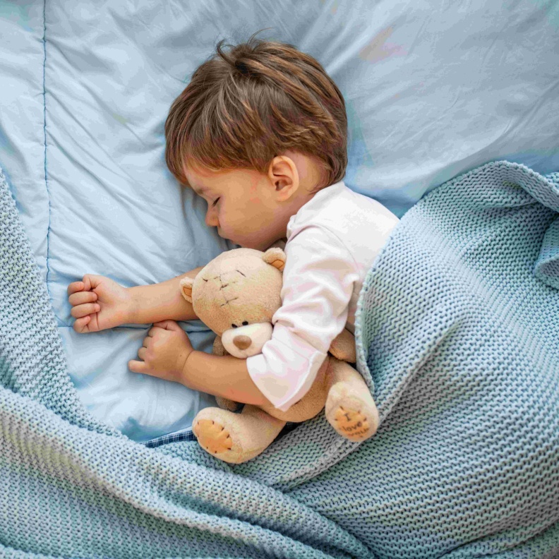 يجب مراقبة الطفل أثناء مرضه للتأكد من عدم وجود علامات الخطر التي تستدعي زيارة الطبيب على الفور