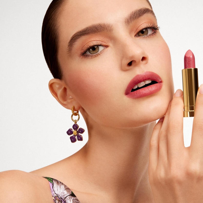 أحمر الشفاه Fabulous Kiss من HERRERA BEAUTY درجة 375