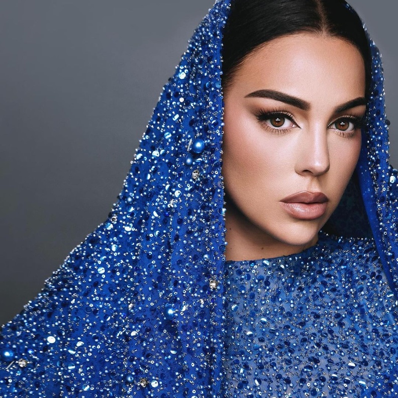 احدث اطلالة جمالية لجورجينا رودريغز - صورة من حساب المصمم مجد صادق