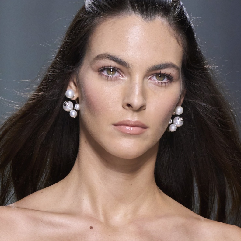 عارضة فيرساتشي