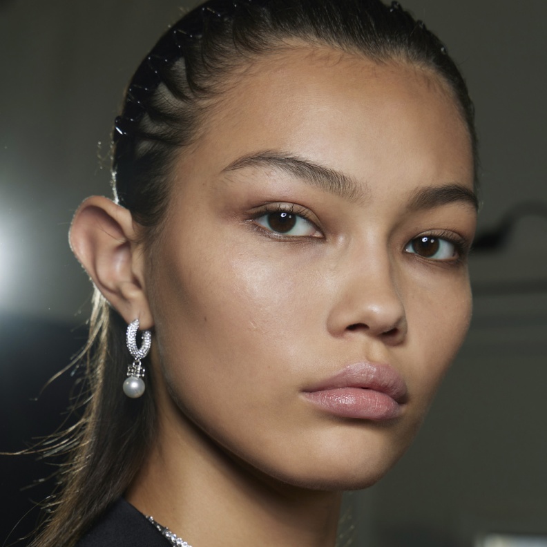 هدايا عيد الأم 2024 بلمسة جمالية فريدة من علامات المكياج السعودية