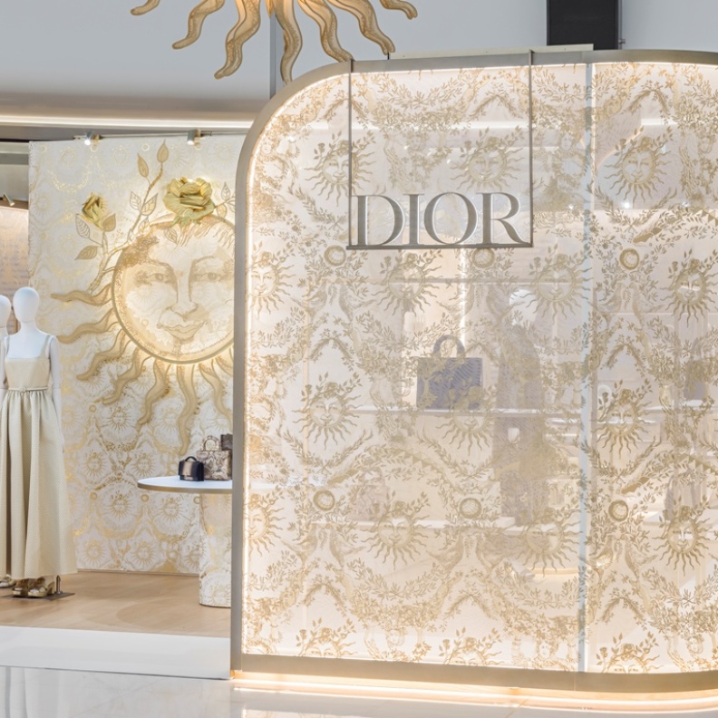 المتجر المؤقت في دبي مول - تصوير: Kristen Pelou