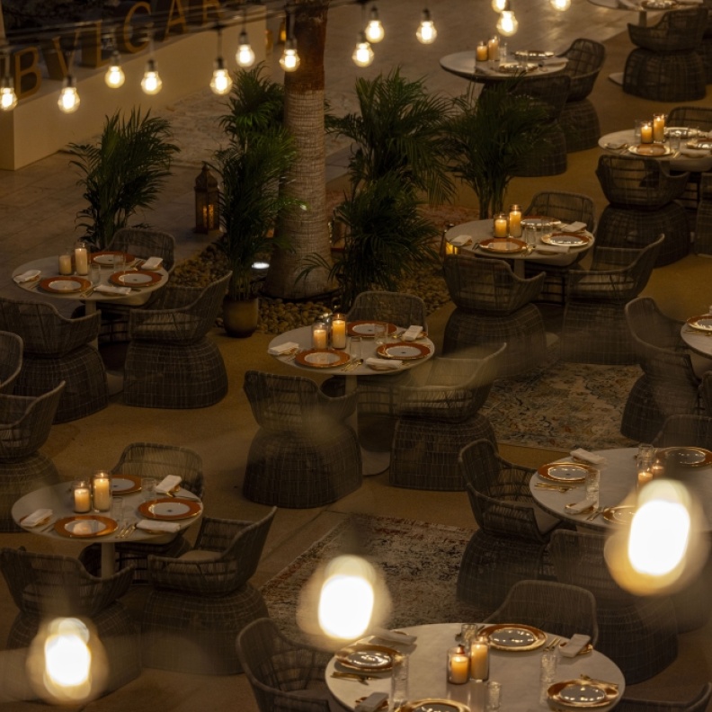 منتجع بولغري دبي يقدم تجربة مجلس بولغري الجديدة في مطعم إل كافيه