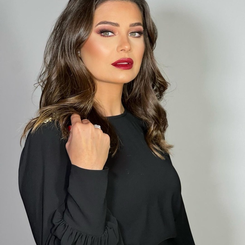 يسرا اللوزي