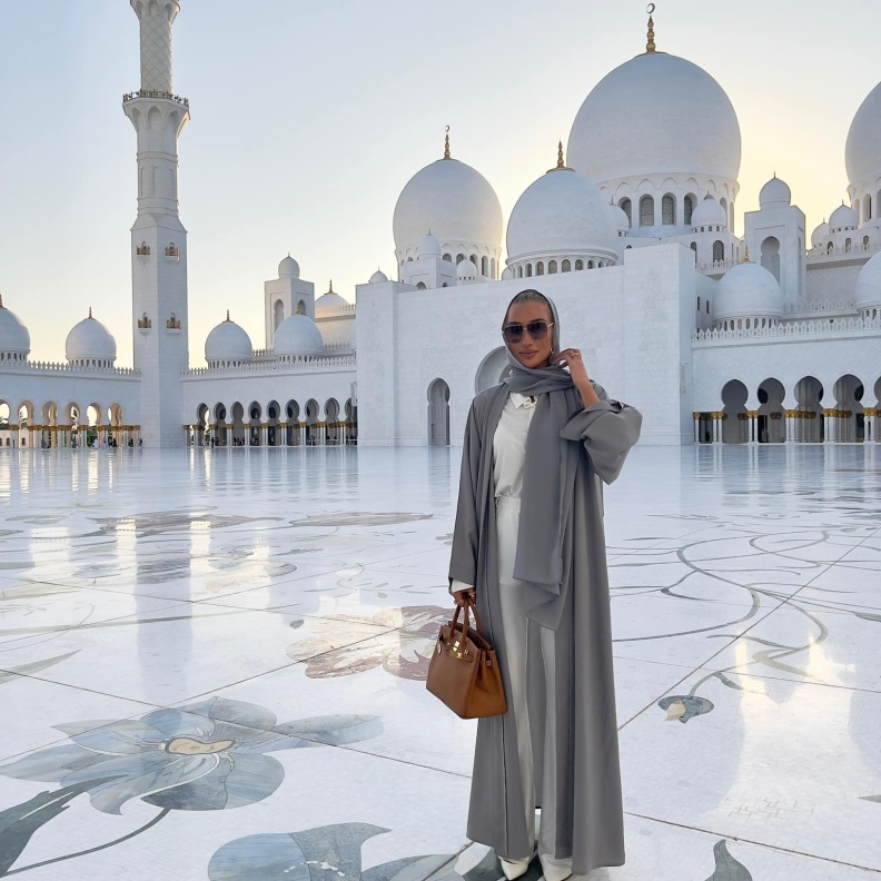 مايا دياب بالحجاب 2024