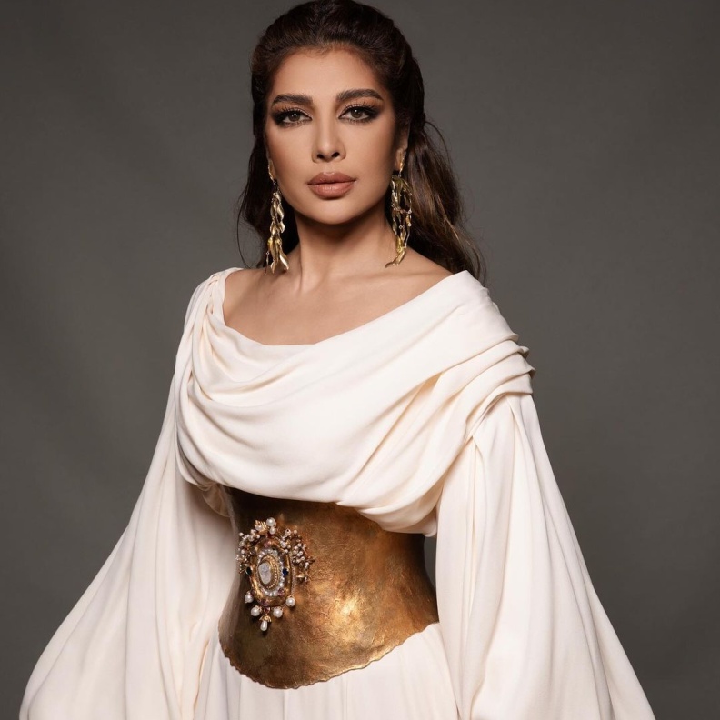 اصالة نصري بالفستان الابيض 