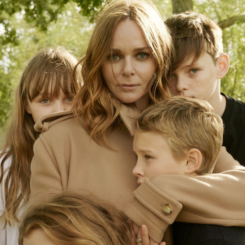 مصممات أزياء جمعن بين شغف التصميم والأمومة... نحتفل بهنّ بمناسبة عيد الأم