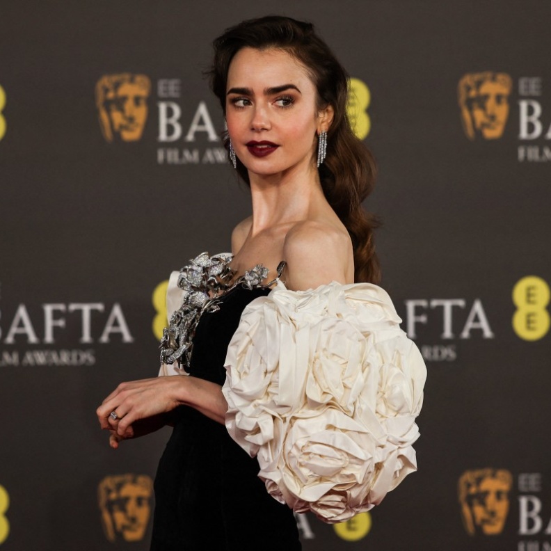 ليلي كولينز