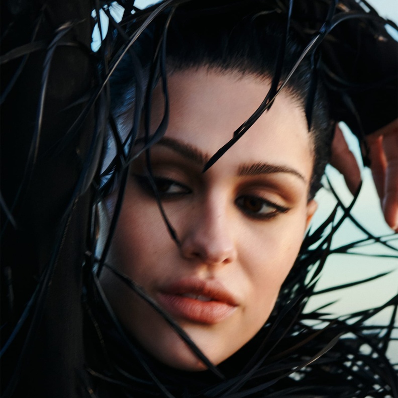 عارضة الأزياء Amelia Gray