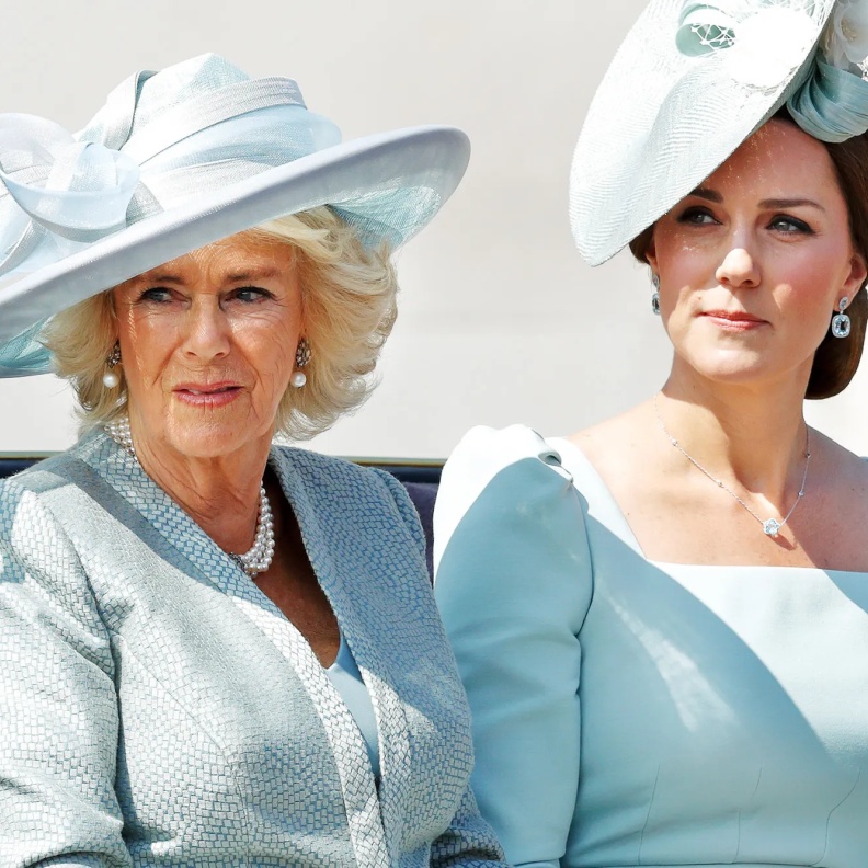 الملكة كاميلا تحمل هدية مؤثرة إلى أميرة ويلز كيت ميدلتون