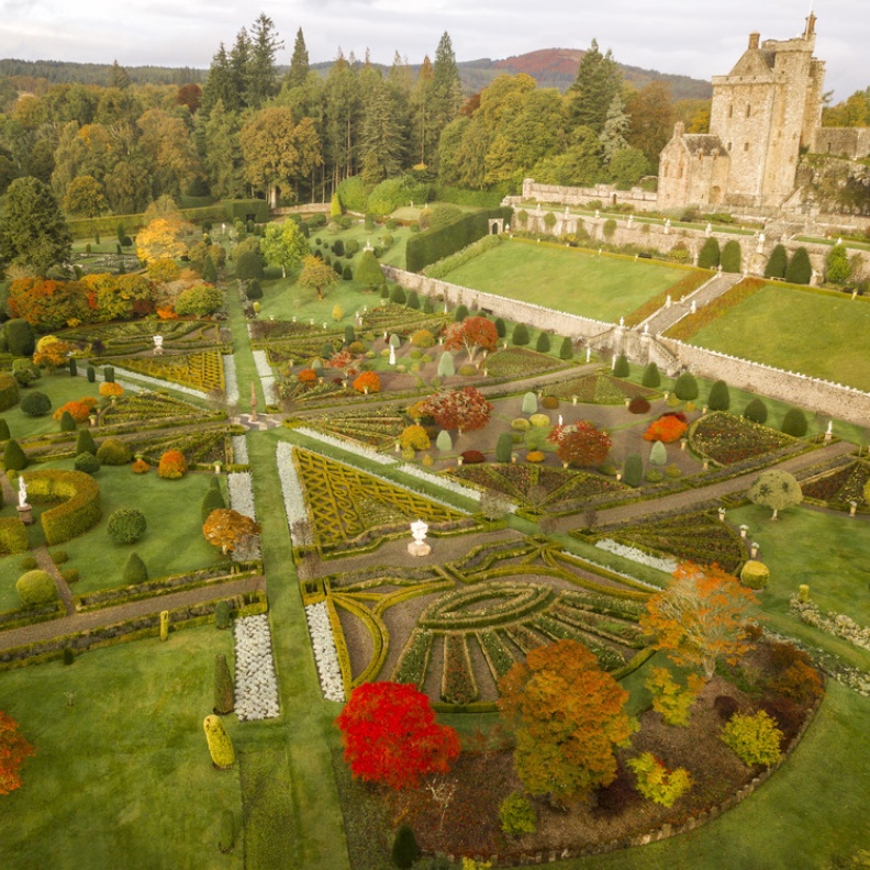 مجموعة Dior cruise في أسكتلندا