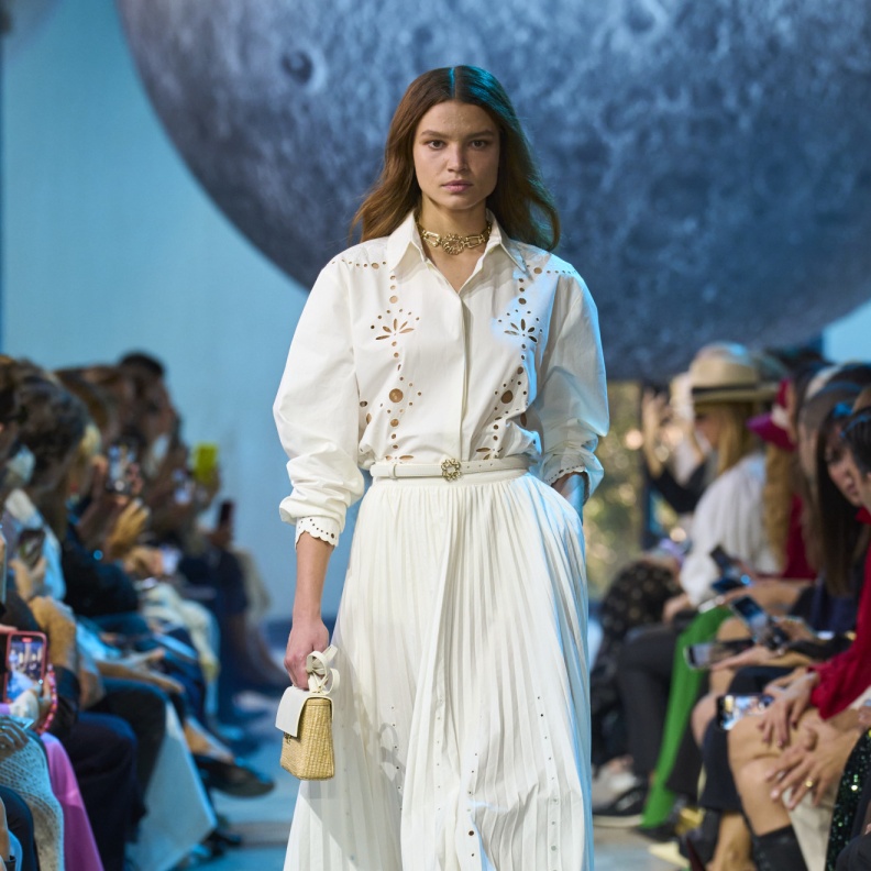 موضة التنانير البيضاء تتخطى التقاليد في رمضان 2024 