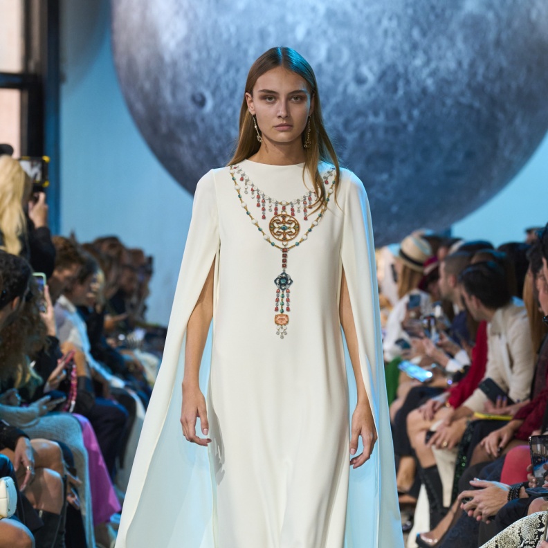 إطلالة من Elie Saab