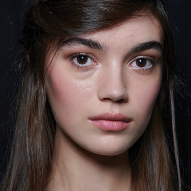 اللمسة الذكية لإشراق طبيعي مع هذه المستحضرات من خياراتنا