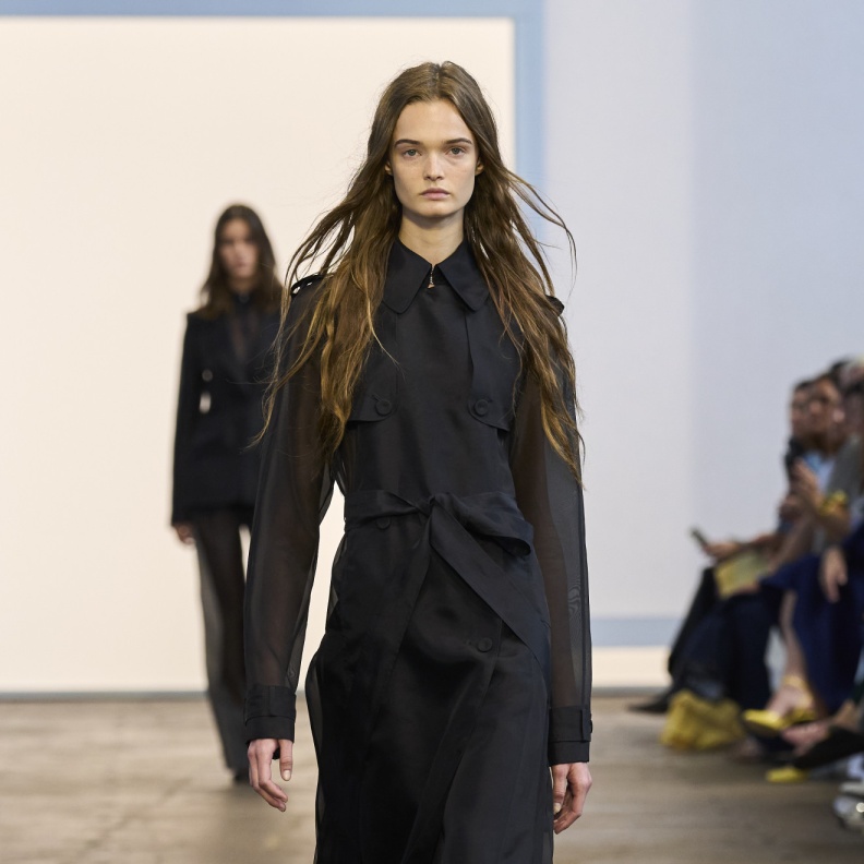 فساتين مع الباقة Gabriela Hearst 