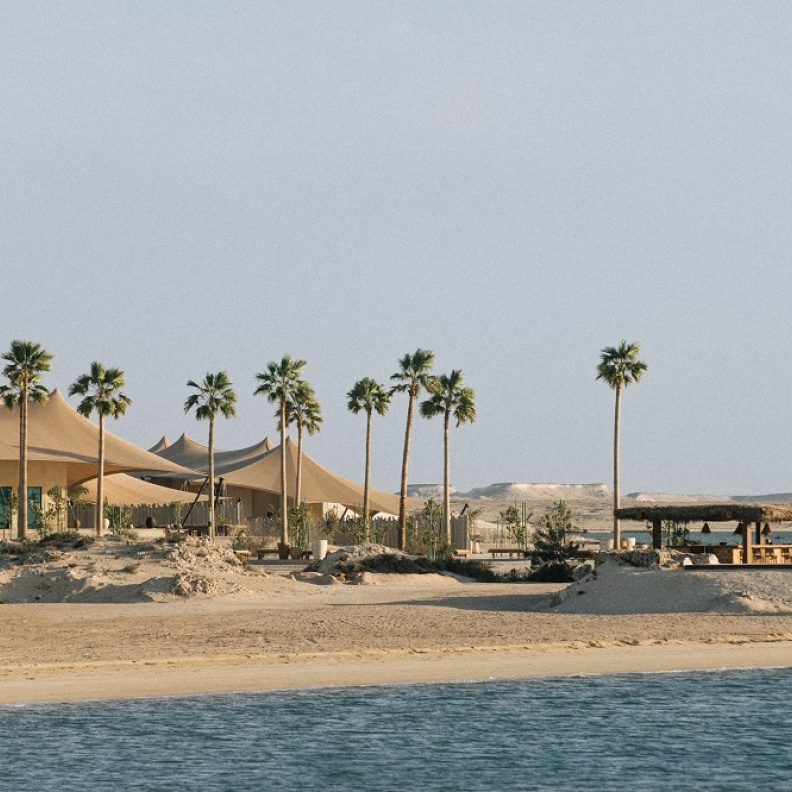 "هي" تستكشف منتجع Our Habitas رأس بروق في قطر.