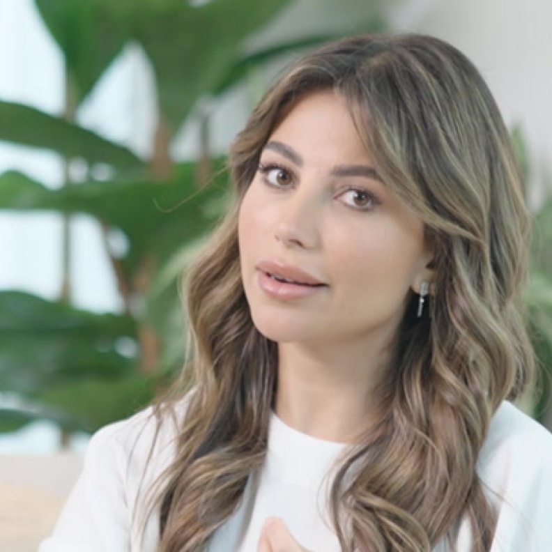 الإعلامية ورائدة الأعمال سارة مراد ضيفة الحلقة الرابعة من HANG OUT WITH نسخة رمضان.. رحلة ساحرة بين التقاليد الرمضانية والجمال والعطور  