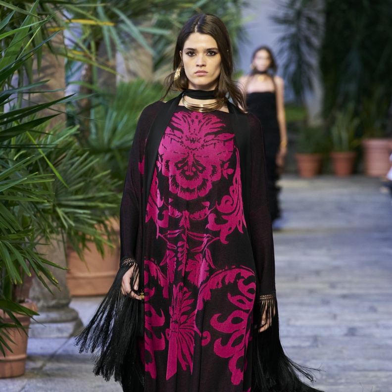 إطلالة من Luisa Spagnoli