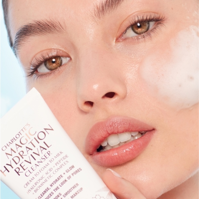 .منظّف البشرة الجديد والساحر HYDRATION REVIVAL 