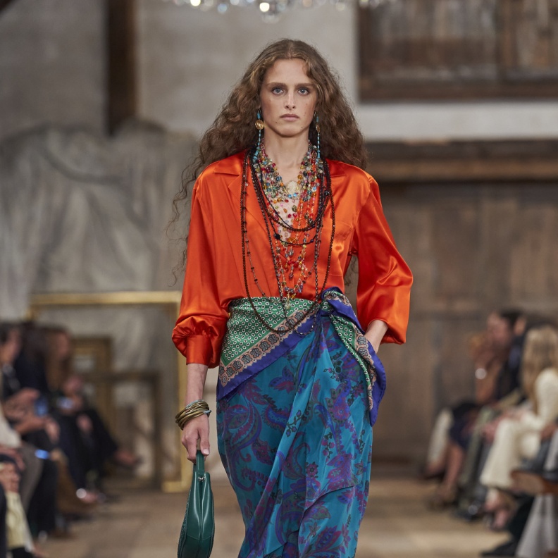 موضة التنانير الزرقاء في رمضان 2024