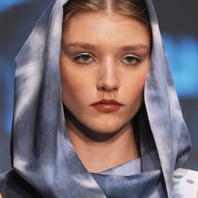 خريطة عنايتك بجمالك في موسم الربيع مع تجديد مستحضرات مكياجك