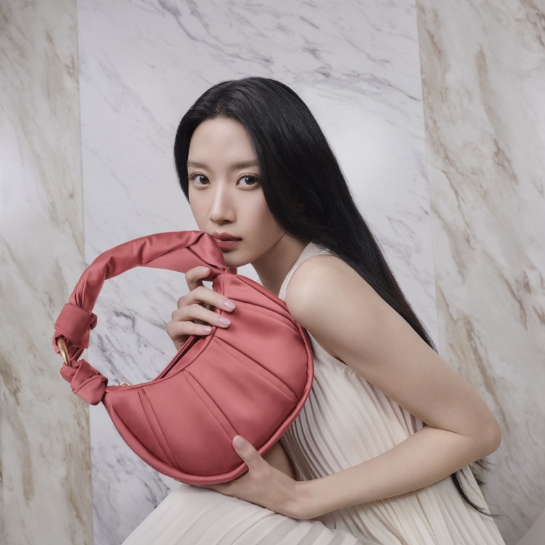 TUMI  تستضيف فعّالية عالمية لإطلاق مجموعة Asra النّسائية في سنغافورة