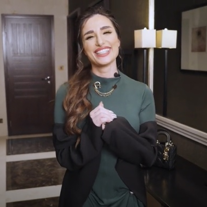 المؤثرة فرح حسان ضيفة الحلقة الثانية من HANG OUT WITH نسخة رمضان.. أجواء من الموضة والتنسيقات العصرية 