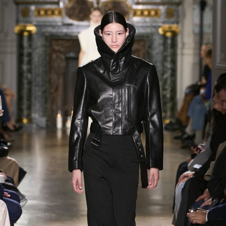 7 صيحات لخريف 2024 مباشرة من أسبوع الموضة في باريس