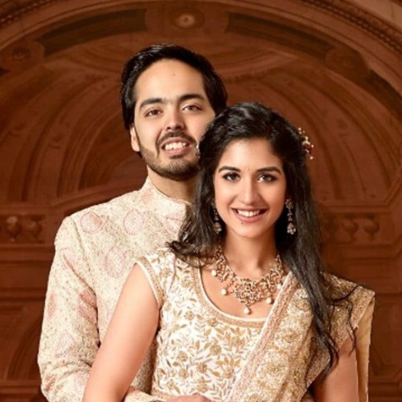 مع انطلاق حفل زفاف أغنى رجل في آسيا.. تعرفوا على أبرز المشاهير الذين بزخوا على أعراس أبنائهم