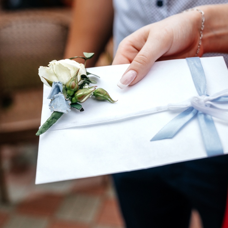 أجمل الأفكار العصرية لبطاقات دعوات حفلات الزفاف 2024