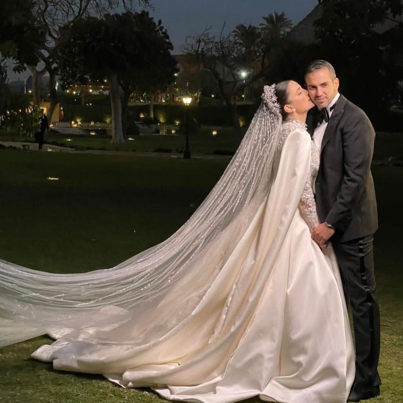 شام الذهبي تحتفل بذكرى زواجها لأول مرة مع ابنتها جيهان وسط علاقة رومانسية مع زوجها