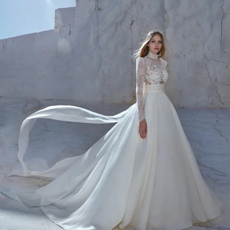 دليلك الكامل لاختيار أفضل أنواع أقمشة فستان الزفاف