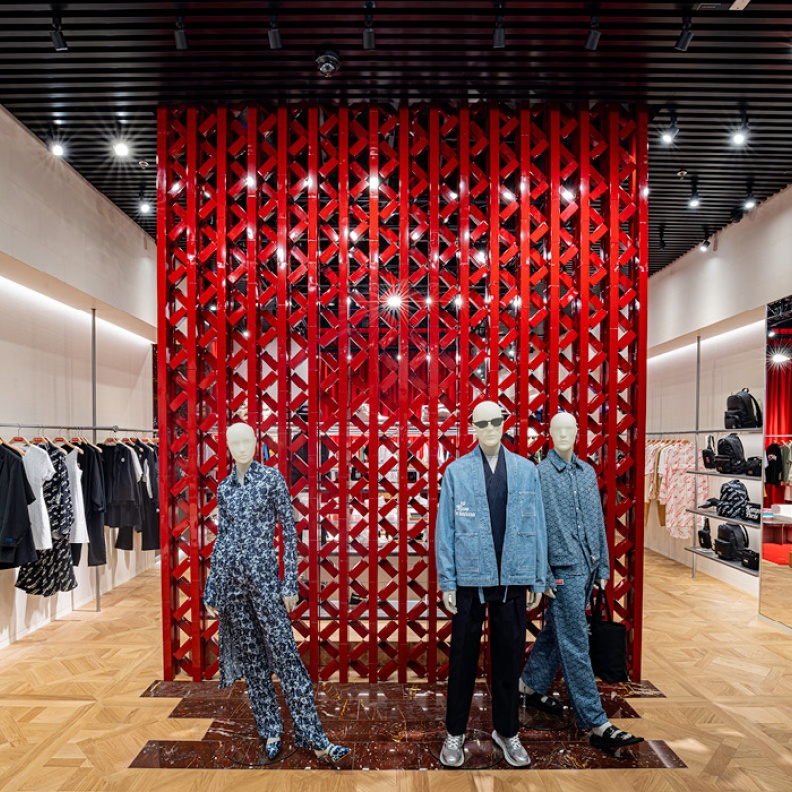 KENZO تفتتح أول متجر مستقل لها في الإمارات العربية المتحدة في دبي مول