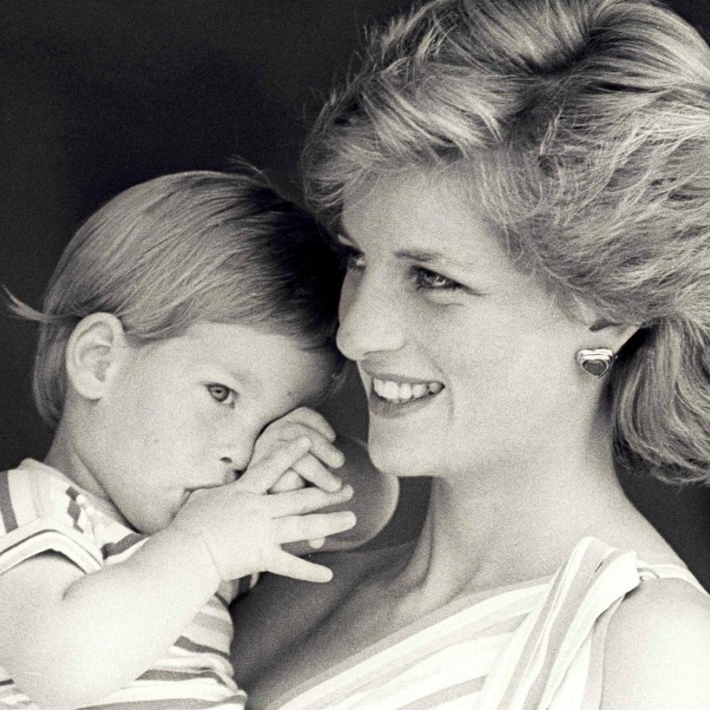 الأميرة ديانا أقوال مأثورة عن الحب والأمومة والعطف