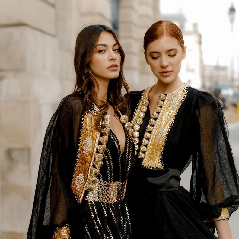 8 قفاطين عصرية راقية لإطلالتكِ بالعيد من أبرز العلامات العربية