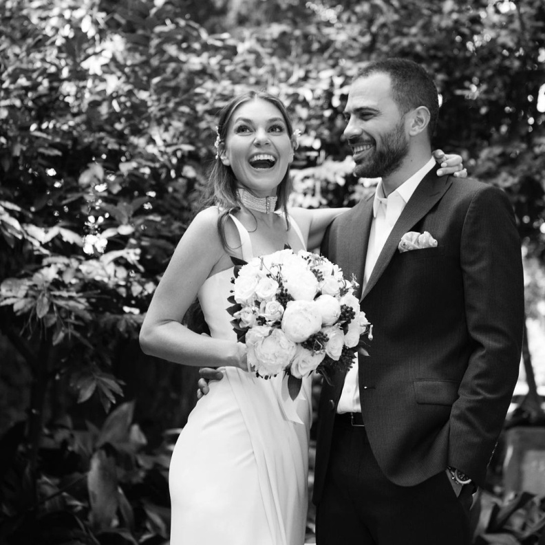 مشاهير أتراك وجدوا السعادة في زيجاتهم الثانية