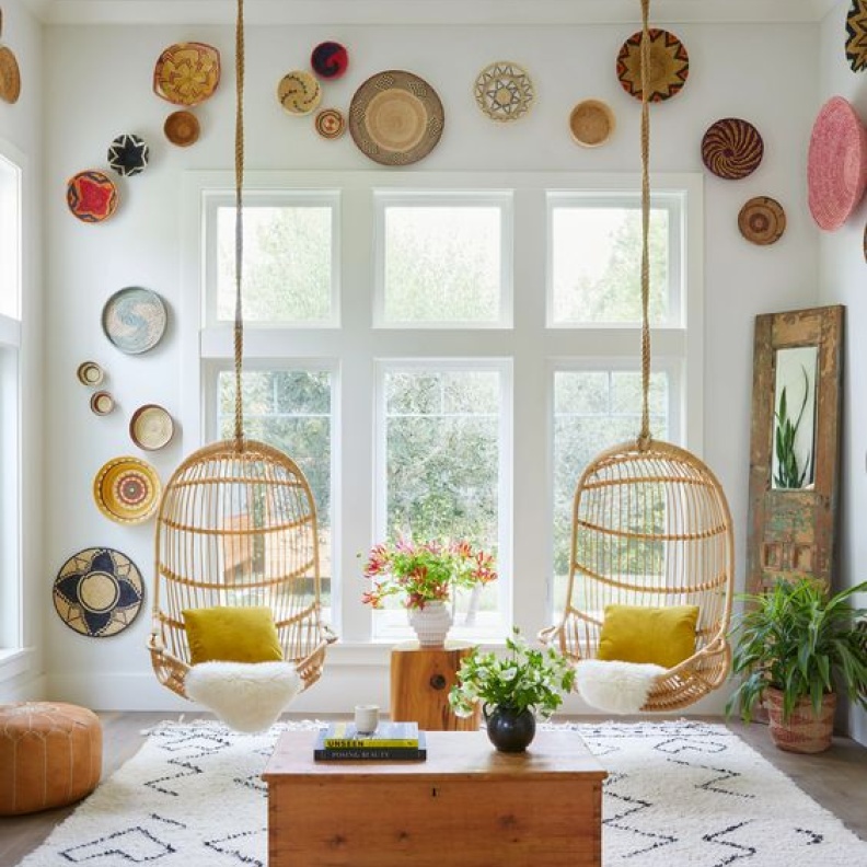 الكراسي المتأرجحة في المساحات المعيشية، أصبحت من الماضي