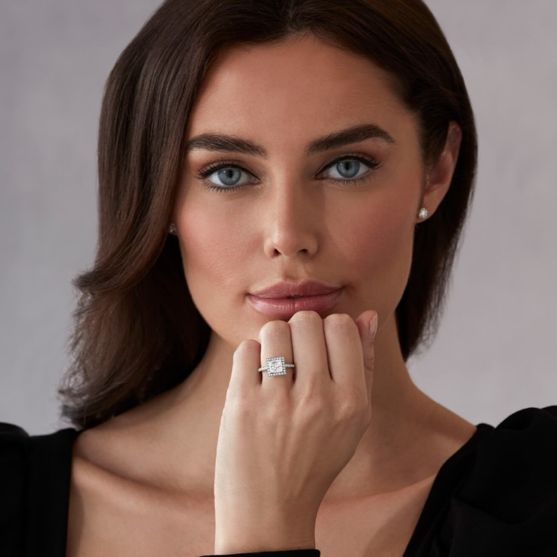 خاتم خطوبة مرصّع بالألماس من غرارد Garrard 