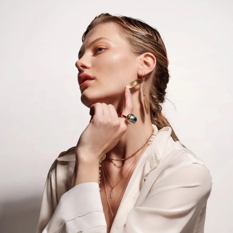 أحجار كريمة بألوان ناعمة لإطلالة ربيعية ساحرة