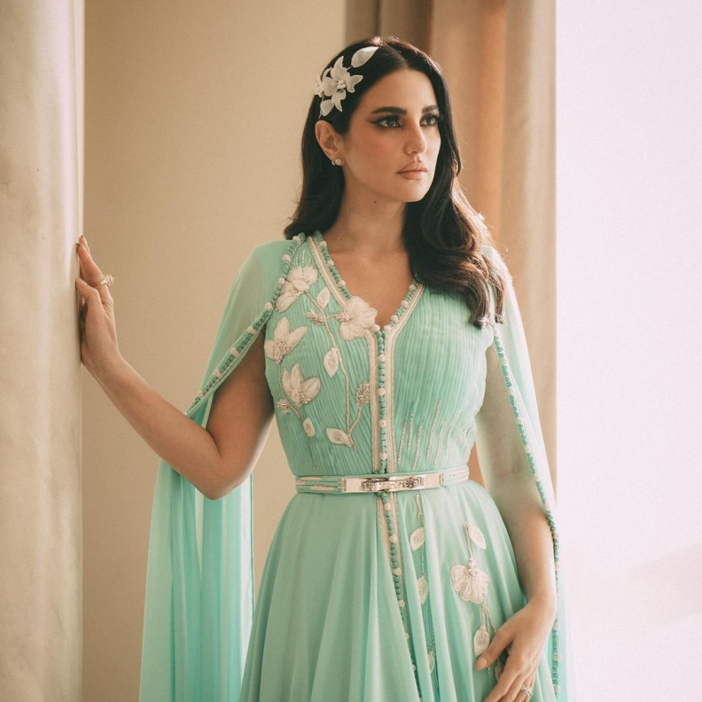 إطلالات عيد الفطر باللونين الأزرق والاخضر على طريقة النجمات