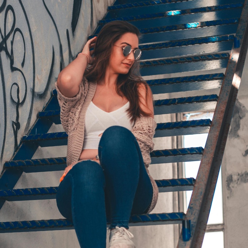 شكلٌ من أشكال النشاط البدني للحفاظ على رشاقتكِ ... إليكِ فوائد صعود السلالم