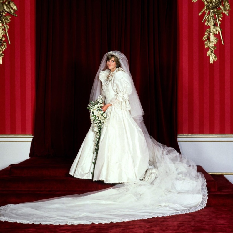 فستان الزفاف الأيقوني الذي أحدث ثورة في عالم موضة فساتين الزفاف في الثمانينيات