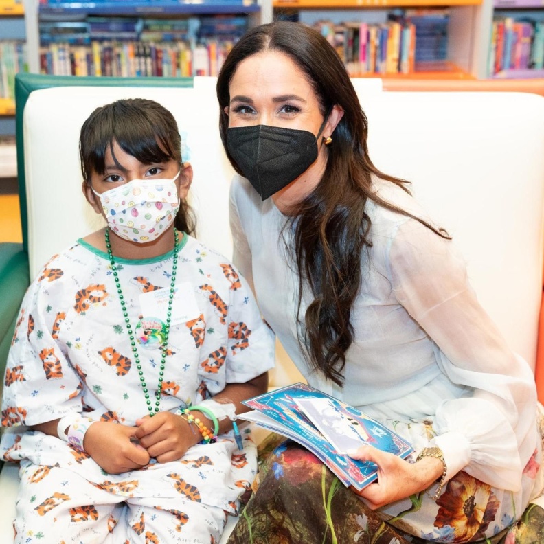 ميغان ماركل تروي القصص خلال زيارة حميمة لمستشفى الأطفال