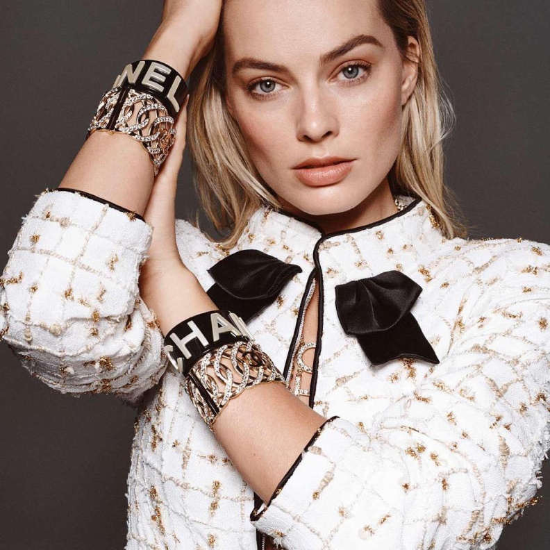 نجمات شقراوات جميلات أصبحنّ أيقونات في عالم الموضة والمجوهرات